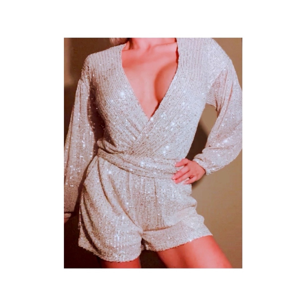 Beautiful white sequin romper, perfect for a spring night out! Size M.